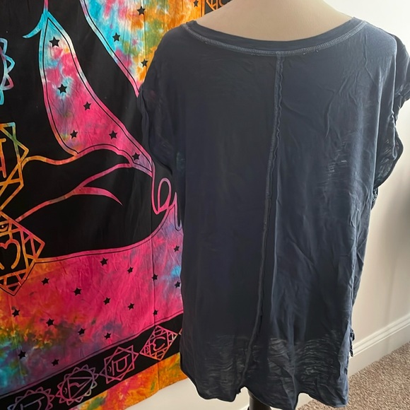 We the Free Distressed Short Sleeve Tank in Blue Size M - Picture 4 of 6